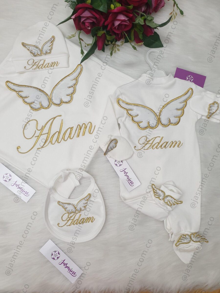طقم قطن ٦ قطع : اسم آدم Adam+ استراس على الجناحات