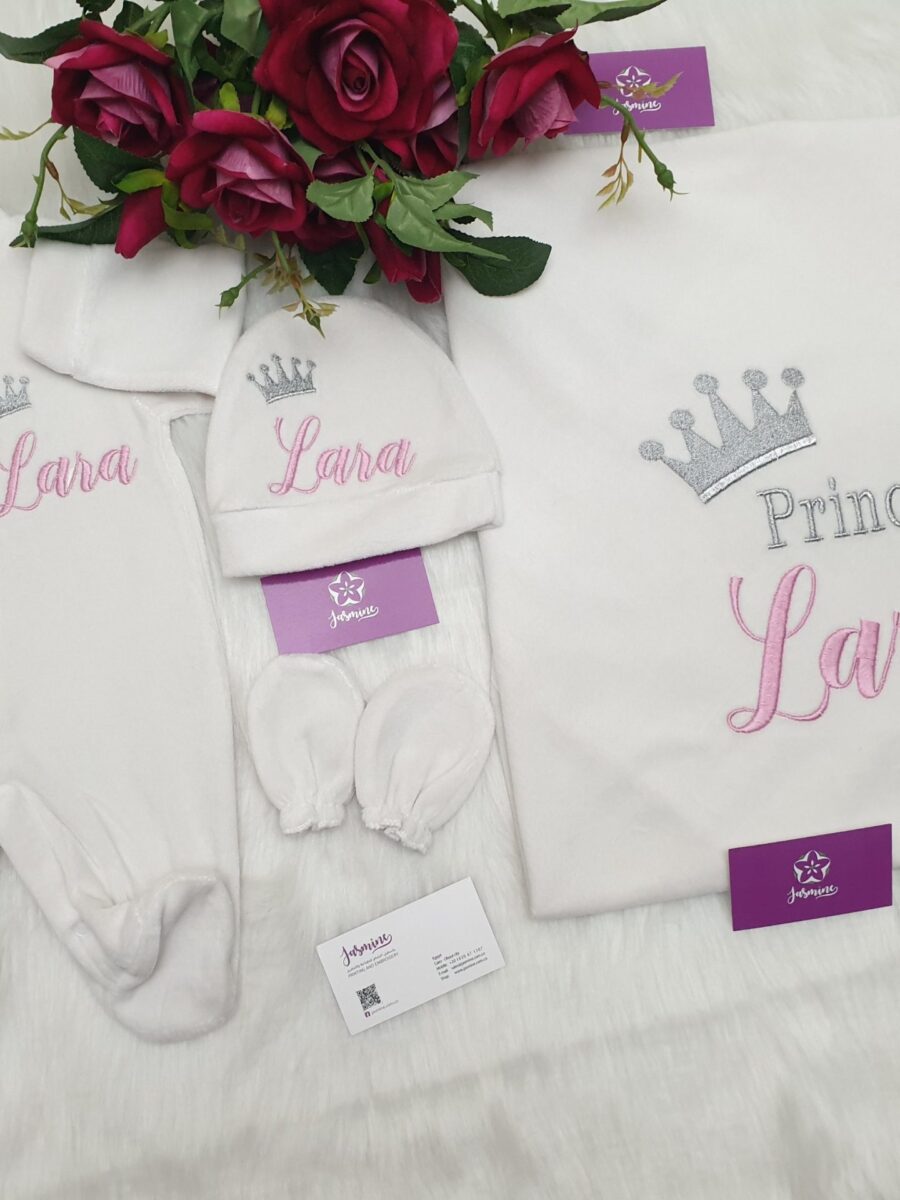 طقم قطيفة ٥ قطع : اسم لارا Lara " welcome  princess"