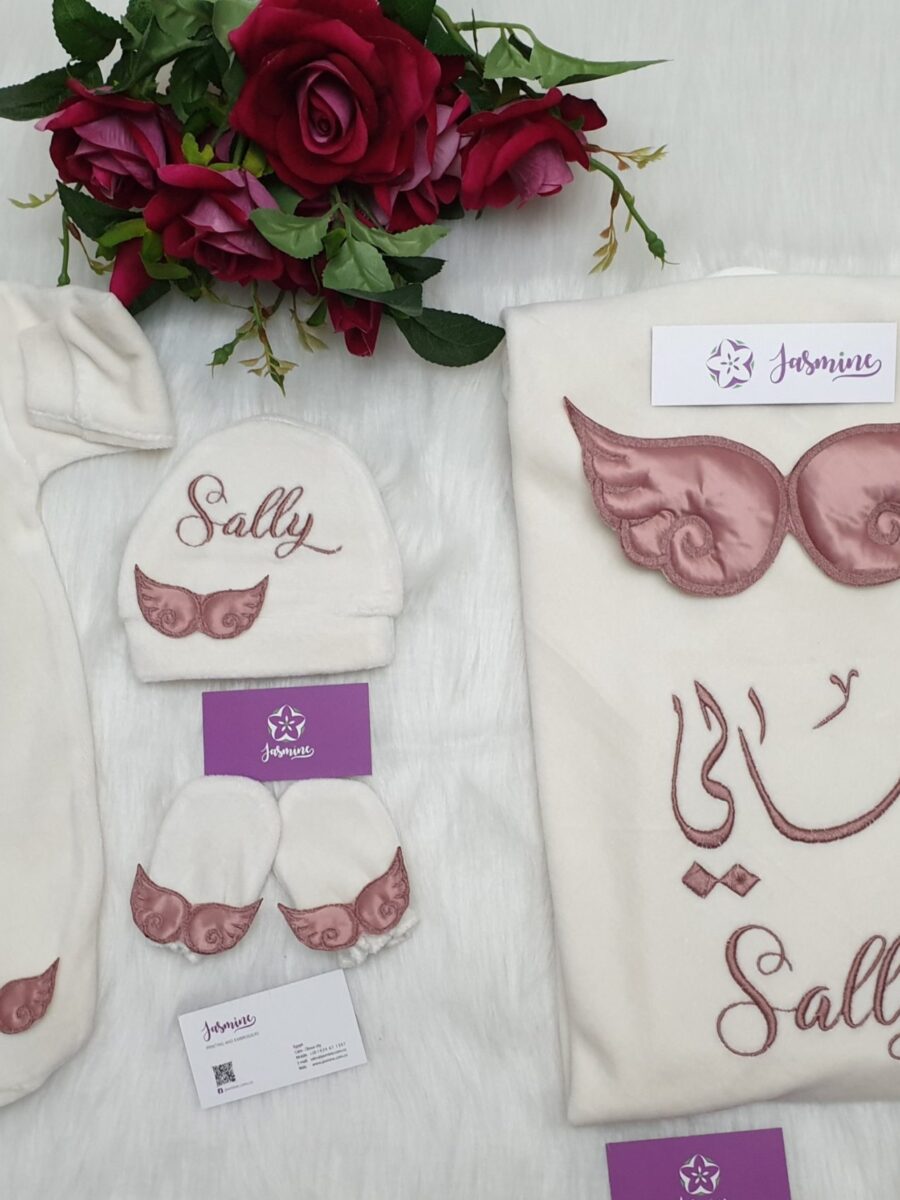 طقم قطيفة ٥ قطع : اسم سالي Sally