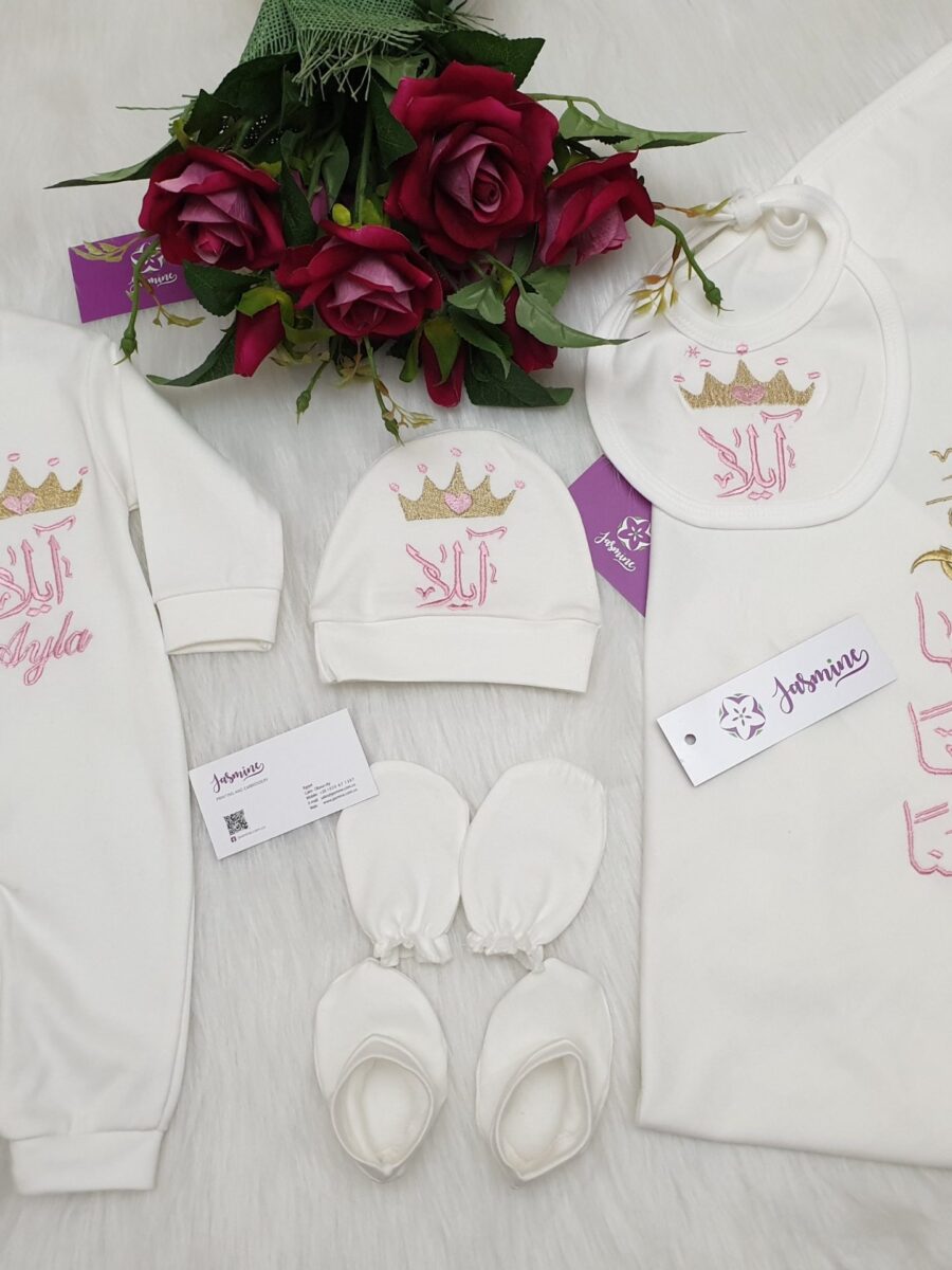 طقم قطن ٦ قطع : اسم آيلا  Ayla " welcome  our princess" "اللهم أنبتها نباتاً حسناً "