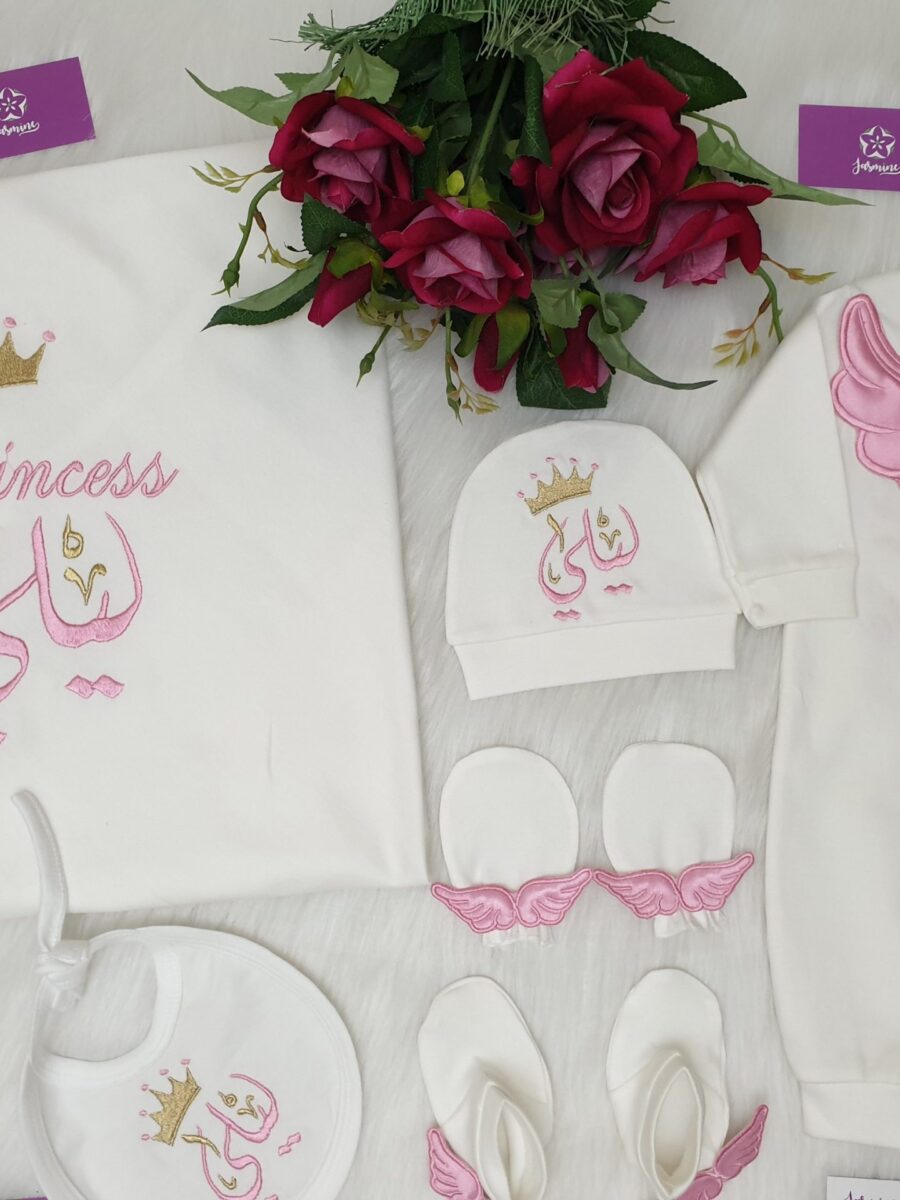 طقم قطن ٦ قطع : اسم ليلى " welcome our princess"