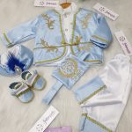 بدلة السلطان مع شوز ذهبي (6 قطع) لون سماوي مُصنع بالاسم تصميم تطريز ذهبي غامق sultan baby blue set name