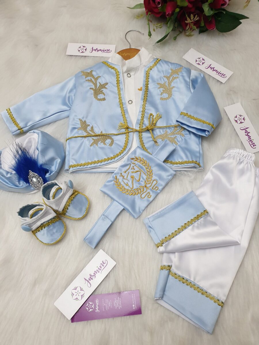 بدلة السلطان مع شوز ذهبي (6 قطع) لون سماوي مُصنع بالاسم تصميم تطريز ذهبي غامق sultan baby blue set name