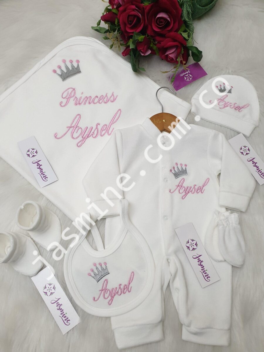 طقم سبوع اسم أيسل Aysel Princess طقم قطيفة قطن 6 قطع تطريز