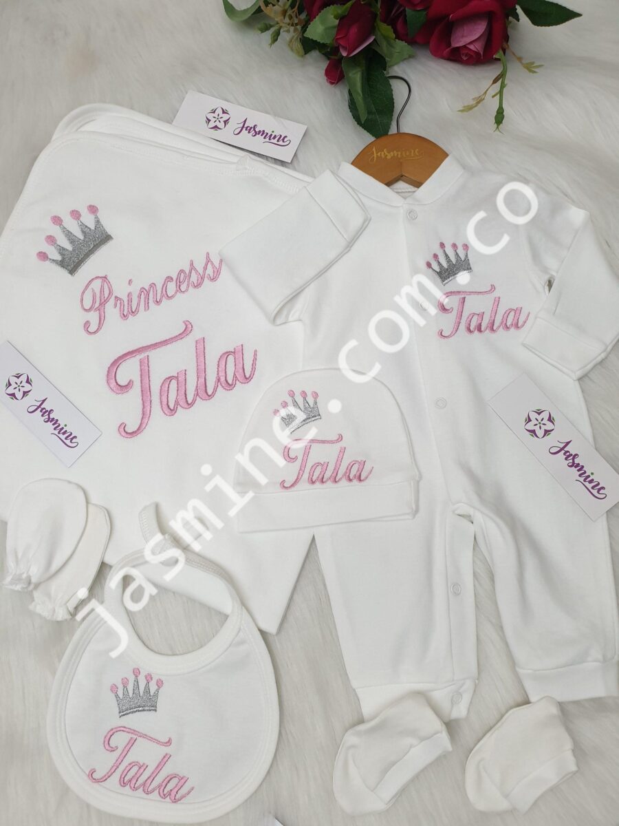 طقم سبوع وولادة ٦ قطع تطريز باسم تالا Tala