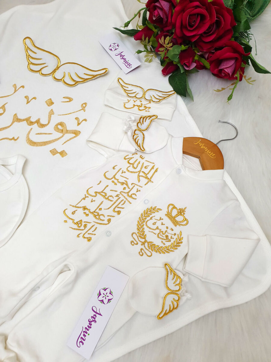 طقم ولادة وسبوع يونس 6 قطع تصميم سنبلة, تاج, أجنحة ذهبي غامق
