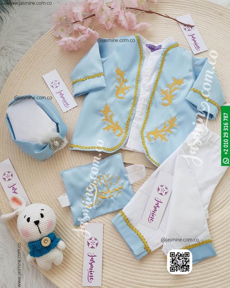 طقم السلطان التركي لون سماوي فاتح لبني مُصنع بالاسم 5 قطع تصميم تطريز ذهبي غامق sultan baby set