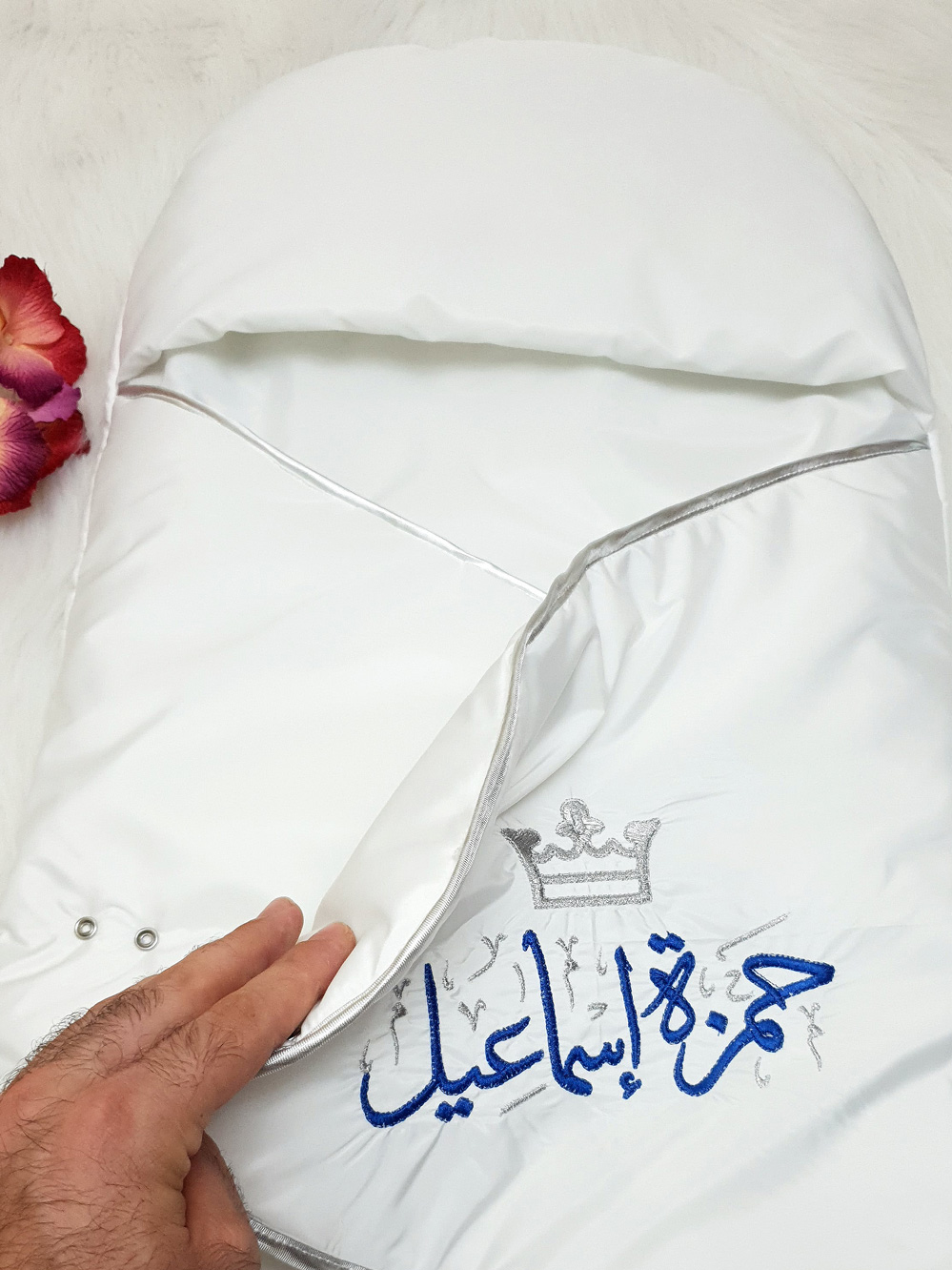 بورت حمزة اسماعيل صُنعَ بحب بتصميم تاج فضي, أزرق