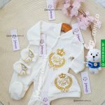طقم مولود 3 قطع قطيفة اسم ماكسيميليانو ثيم ملكي cotton set baby clothes
