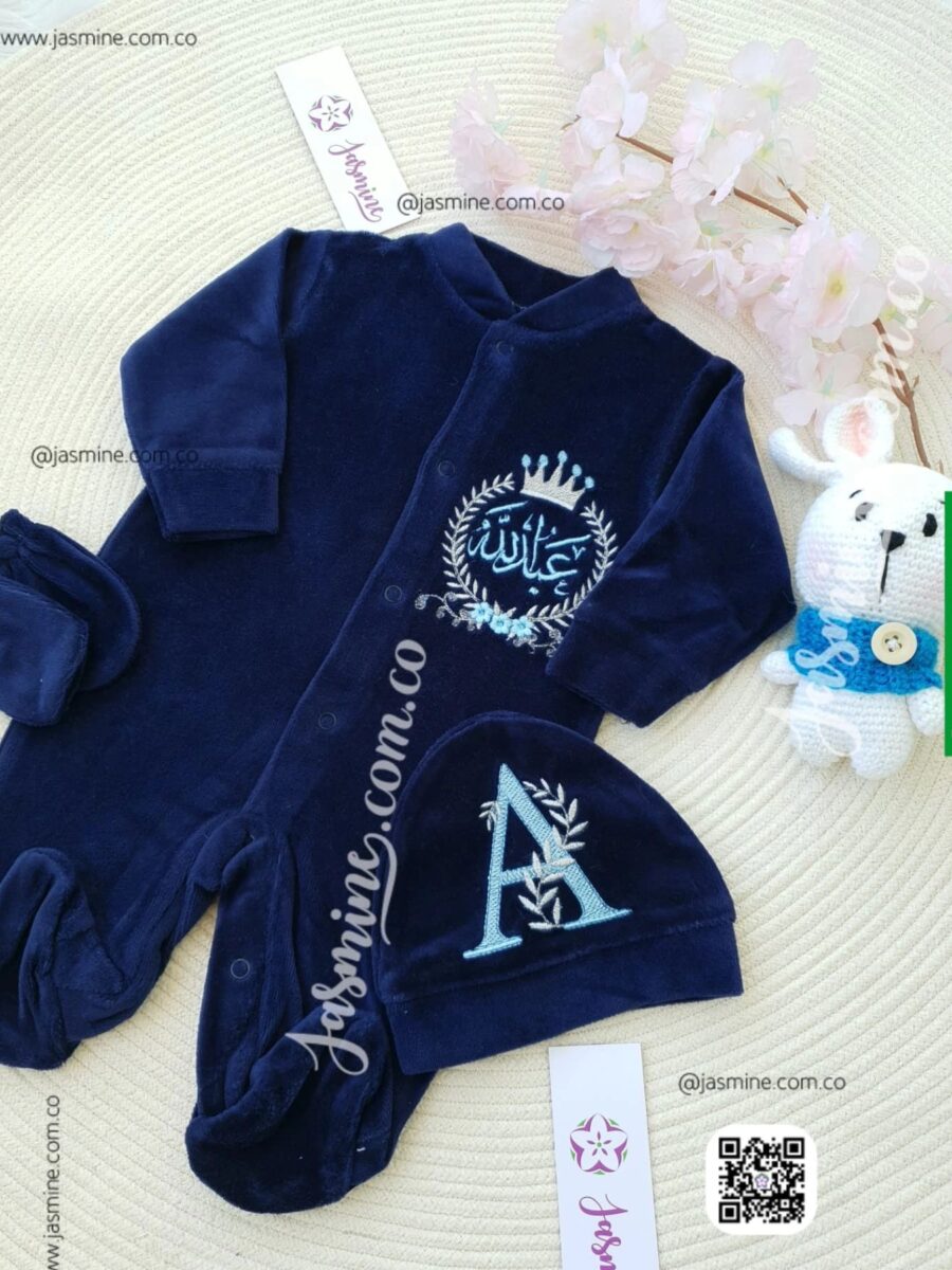 طقم عبد الله طقم سبوع مباركة مولود قطيفة 3 قطع باسم طفلك لون كحلي قطيفة baby set navy velvet Abdullah