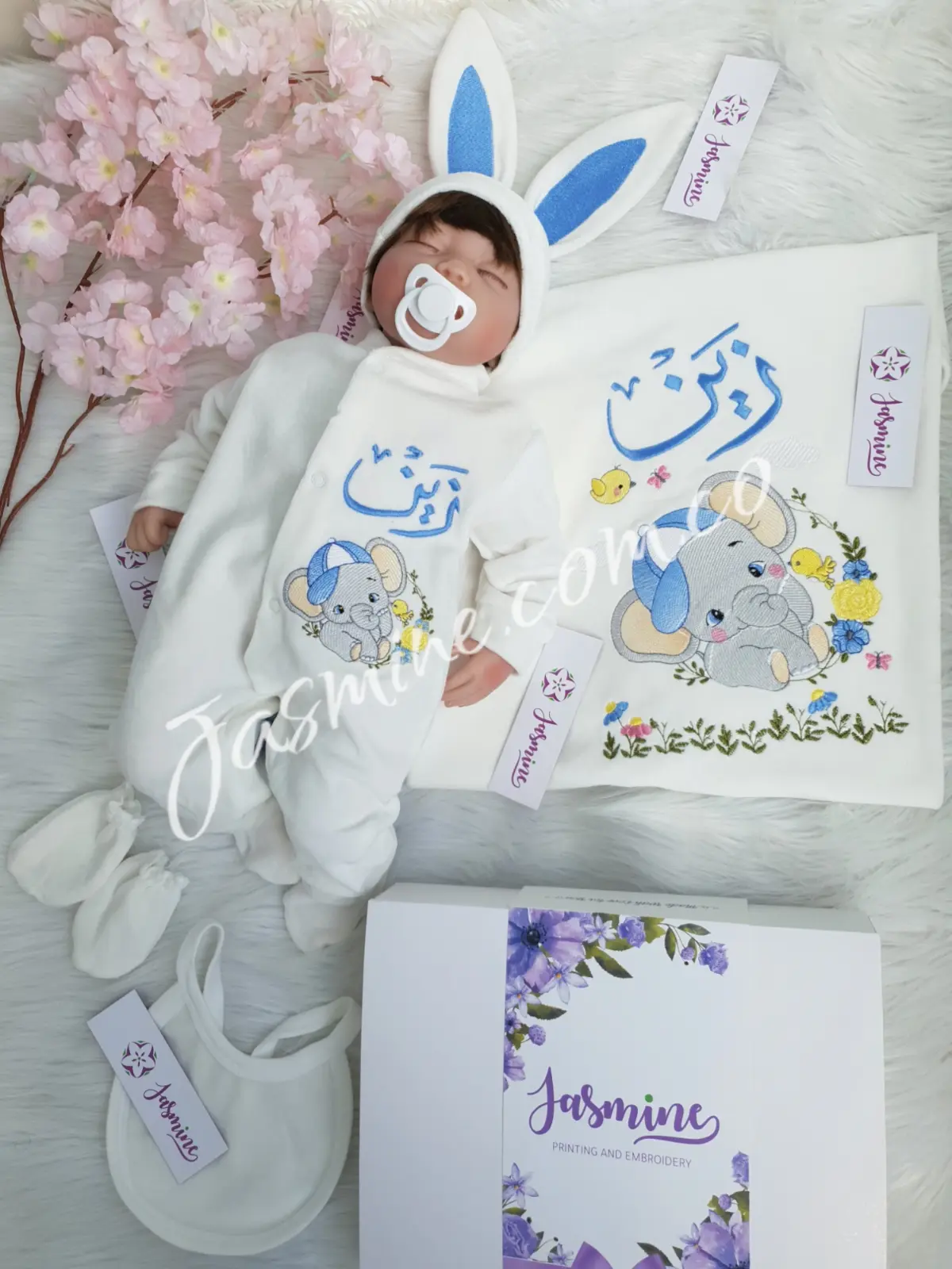 طقم استقبال مولود 6 قطع قطيفة شتوي (زين Zain) تصميم فيل (2)