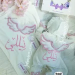 طقم ولادة وسبوع تصميم جناحات استراس ودانتيل قطيفة قطن شتوي تطريز باسم نيللي Nelly