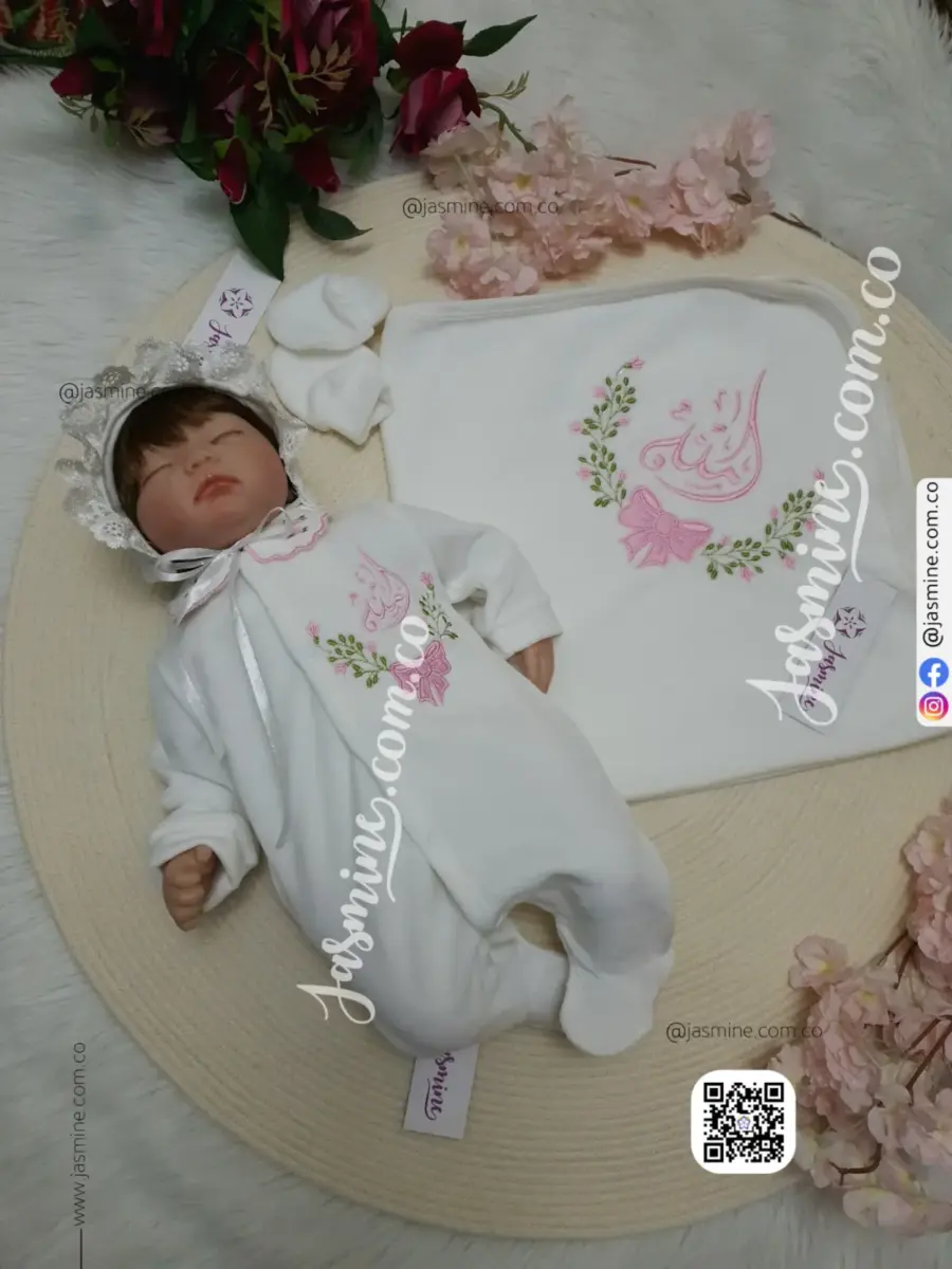 طقم استقبال مولود تطريز 6 قطع قطيفة مخمل شتوي (آمنة AMINA) طاقية دانتيل تصميم ورد